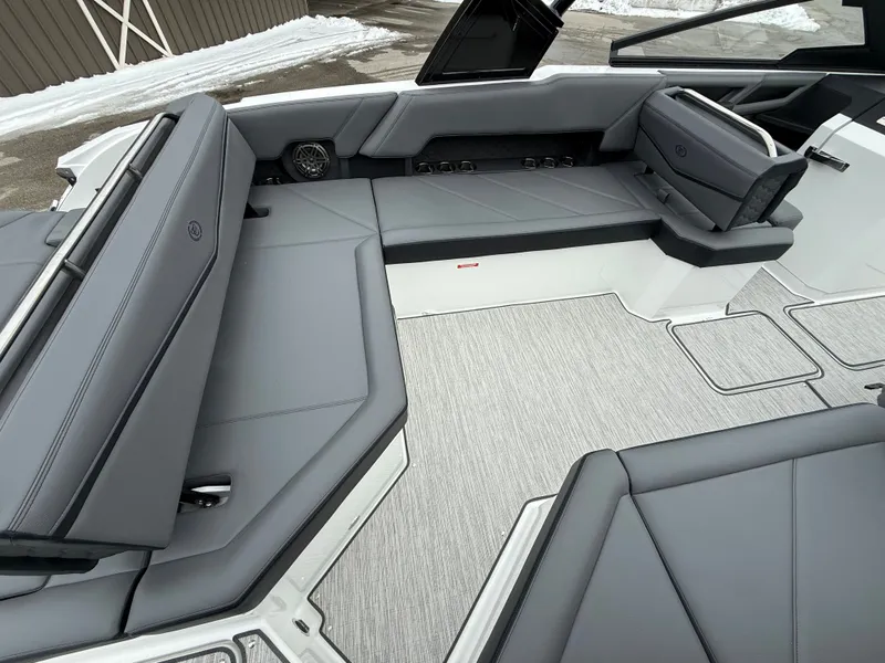 Slide: The Image of Cobalt R8 Surf 2026 - 899