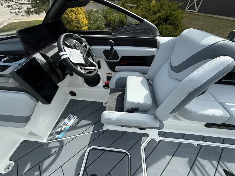 Slide: The Image of Malibu Wakesetter 23 LSV 2026 - 1159