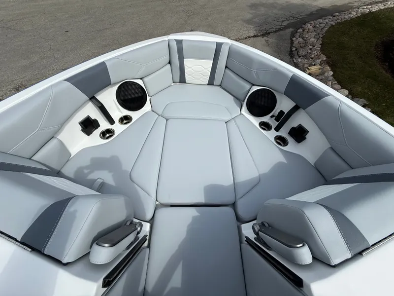 Slide: The Image of Malibu Wakesetter 23 LSV 2026 - 1214