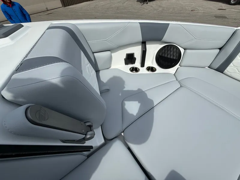 Slide: The Image of Malibu Wakesetter 23 LSV 2026 - 1216