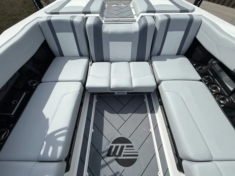 Slide: The Image of Malibu Wakesetter 23 LSV 2026 - 1220