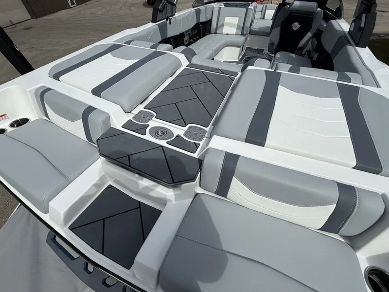 Slide: The Image of Malibu Wakesetter 23 LSV 2026 - 869