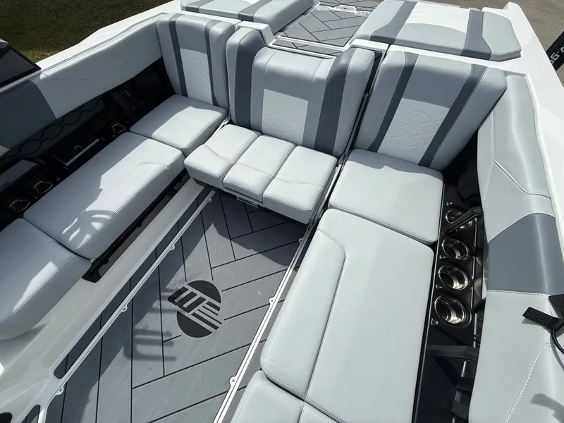 Slide: The Image of Malibu Wakesetter 23 LSV 2026 - 874