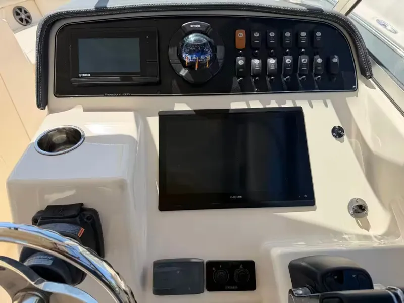 Slide: The Image of Grady-White Freedom 285 2019 - 20