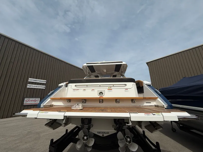 Slide: The Image of Cobalt R35 2025 - 588