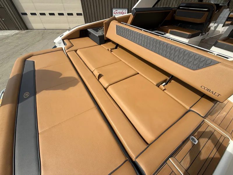 Slide: The Image of Cobalt R35 2025 - 592