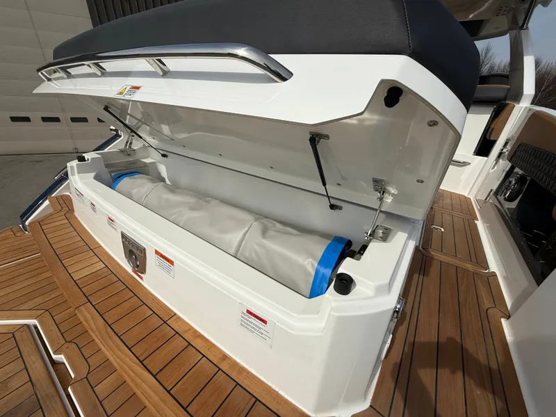 Slide: The Image of Cobalt R35 2025 - 605