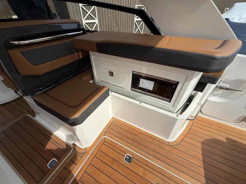 Slide: The Image of Cobalt R35 2025 - 612