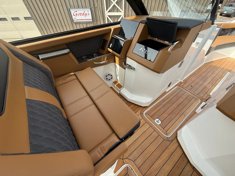 Slide: The Image of Cobalt R35 2025 - 621