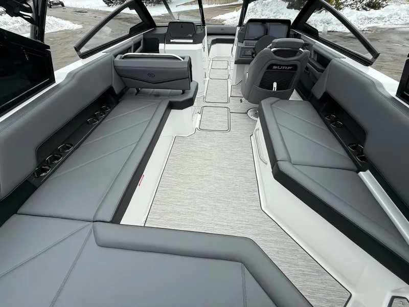 Slide: The Image of Cobalt R8 Surf 2026 - 1134