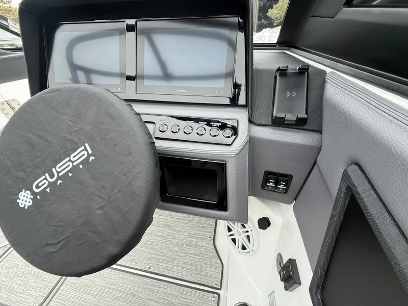 Slide: The Image of Cobalt R8 Surf 2026 - 1020