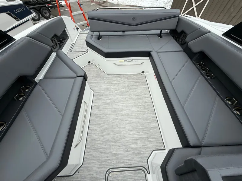 Slide: The Image of Cobalt R8 Surf 2026 - 1033