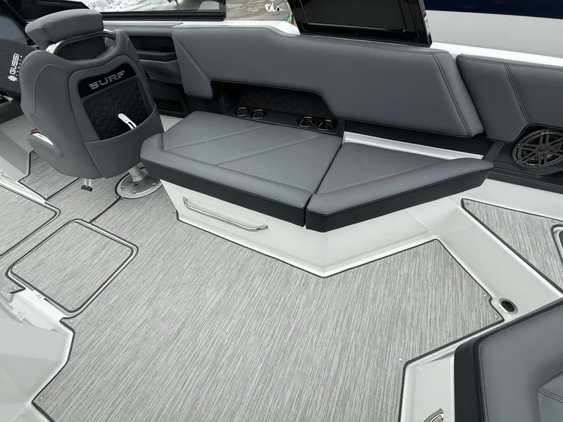 Slide: The Image of Cobalt R8 Surf 2026 - 1052