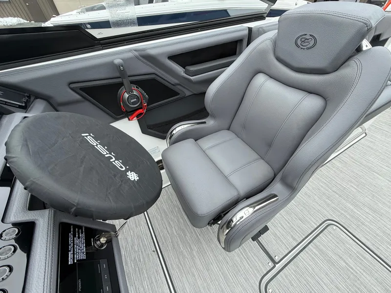 Slide: The Image of Cobalt R8 Surf 2026 - 1058