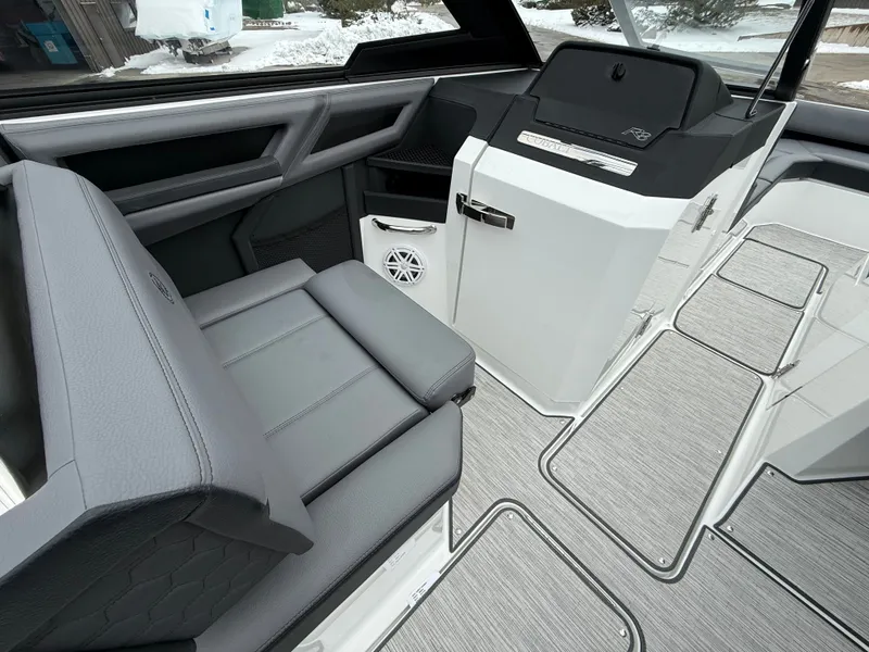 Slide: The Image of Cobalt R8 Surf 2026 - 1061