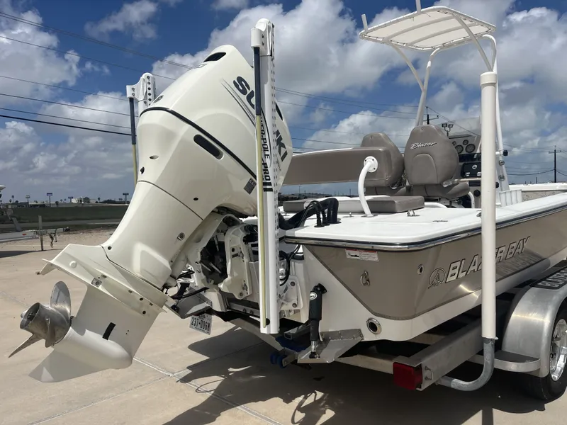 Slide: The Image of Blazer 2200 GTS 2017 - 8