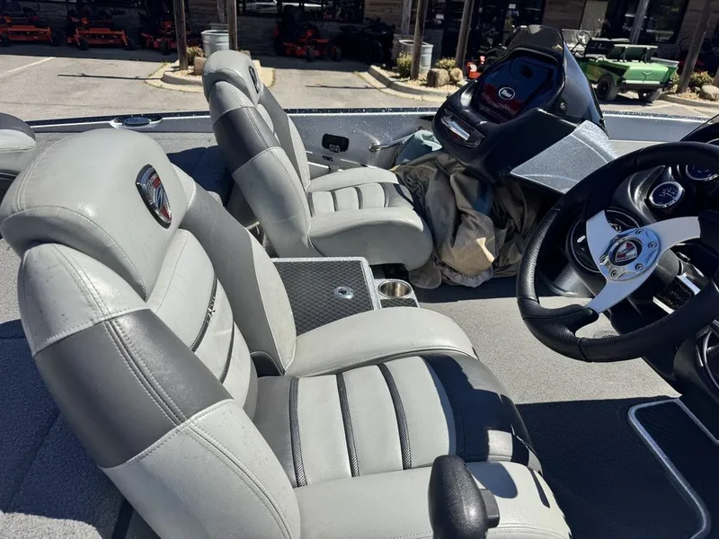 Slide: The Image of Triton 18 TrX 2015 - 10