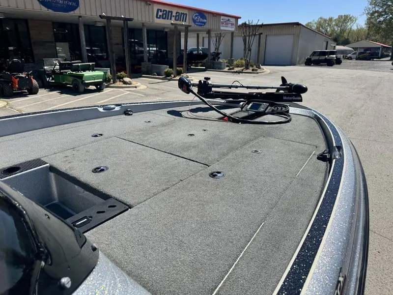 Slide: The Image of Triton 18 TrX 2015 - 11