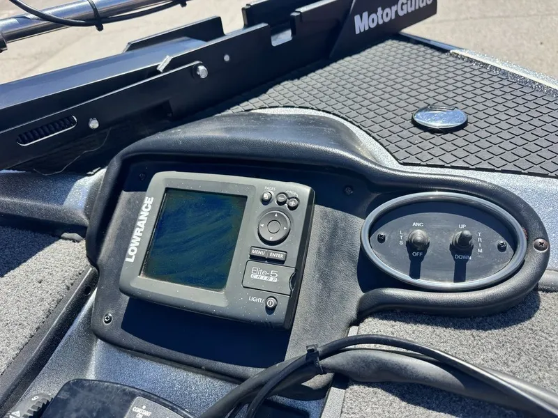 Slide: The Image of Triton 18 TrX 2015 - 12