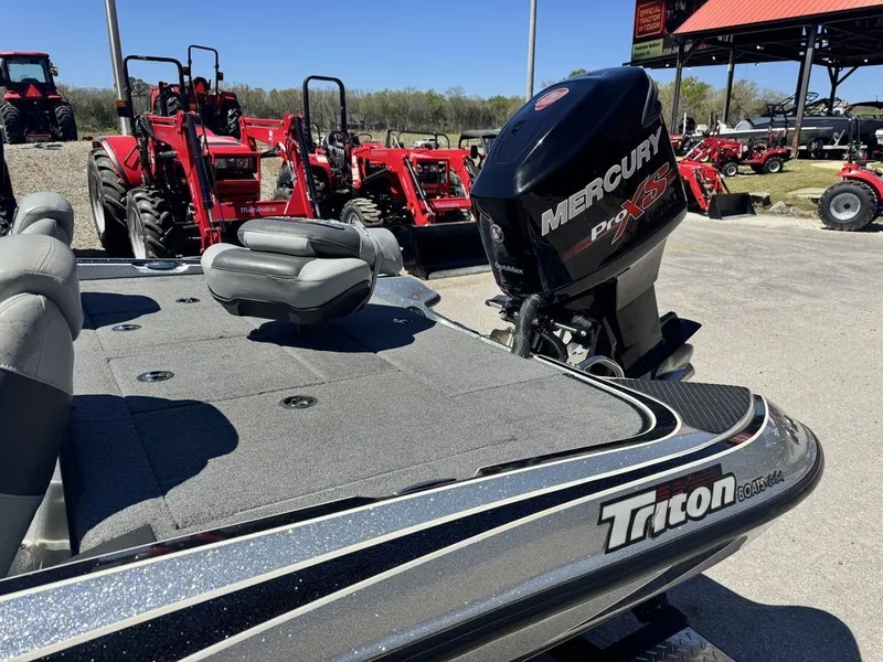 Slide: The Image of Triton 18 TrX 2015 - 16
