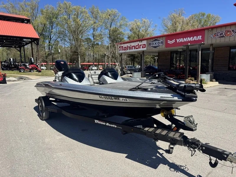 Slide: The Image of Triton 18 TrX 2015 - 3