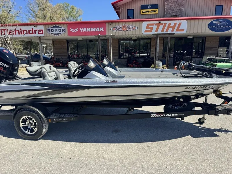 Slide: The Image of Triton 18 TrX 2015 - 4