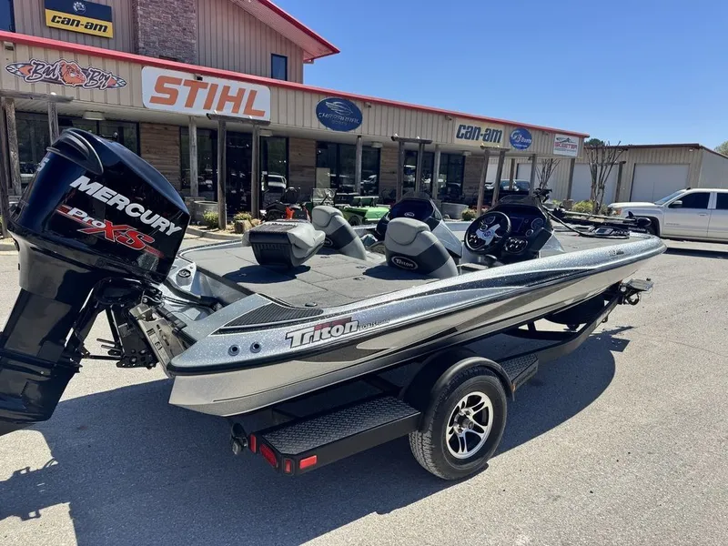 Slide: The Image of Triton 18 TrX 2015 - 5