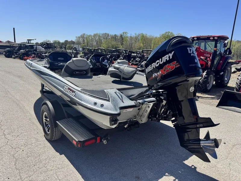 Slide: The Image of Triton 18 TrX 2015 - 7