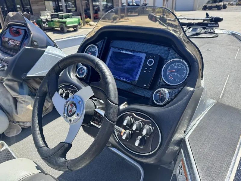 Slide: The Image of Triton 18 TrX 2015 - 8