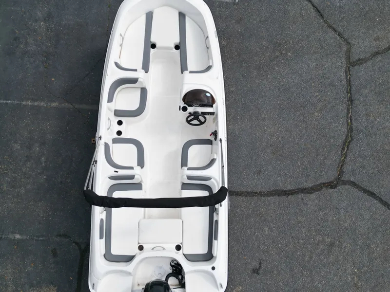 Slide: The Image of Bayliner E18LE 2025 - 11