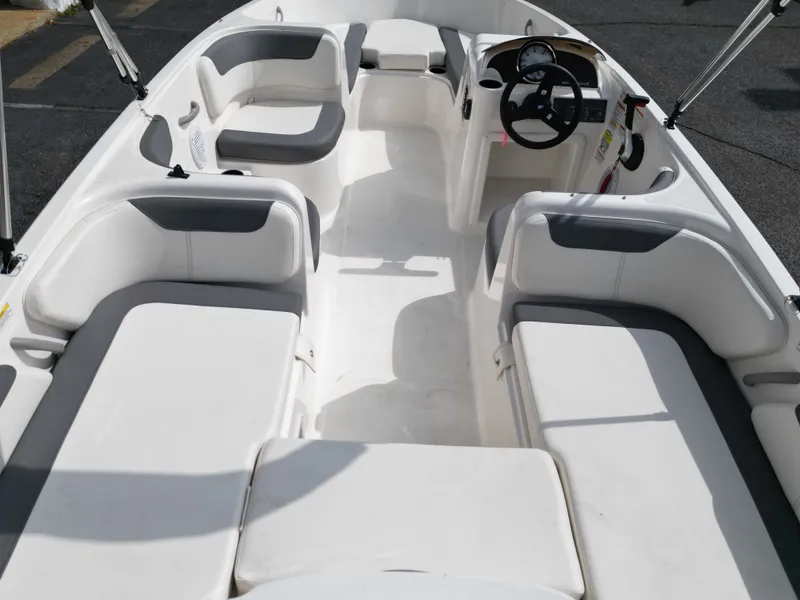 Slide: The Image of Bayliner E18LE 2025 - 13