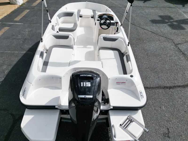 Slide: The Image of Bayliner E18LE 2025 - 14