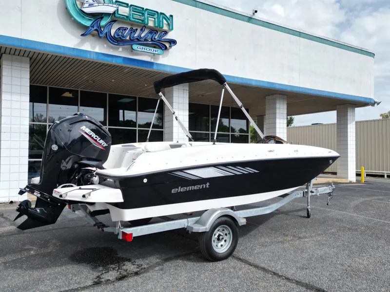 Slide: The Image of Bayliner E18LE 2025 - 3