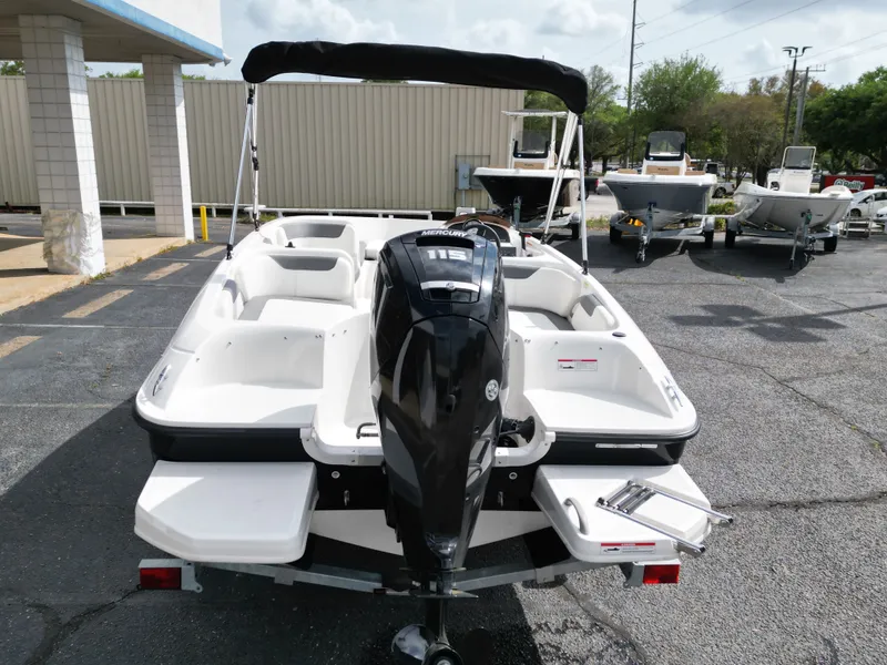 Slide: The Image of Bayliner E18LE 2025 - 6