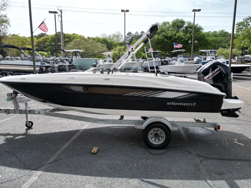 Slide: The Image of Bayliner E18LE 2025 - 8