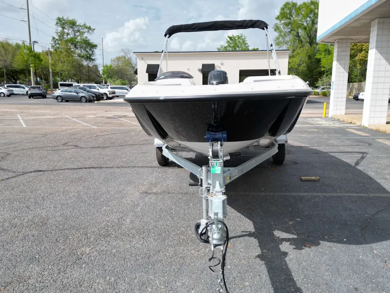 Slide: The Image of Bayliner E18LE 2025 - 9