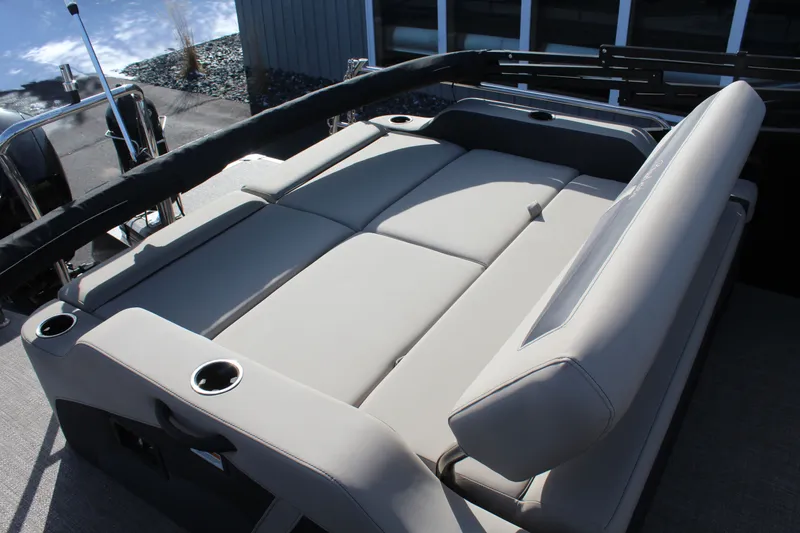 Slide: The Image of Barletta Cabrio 22UC 2023 - 12