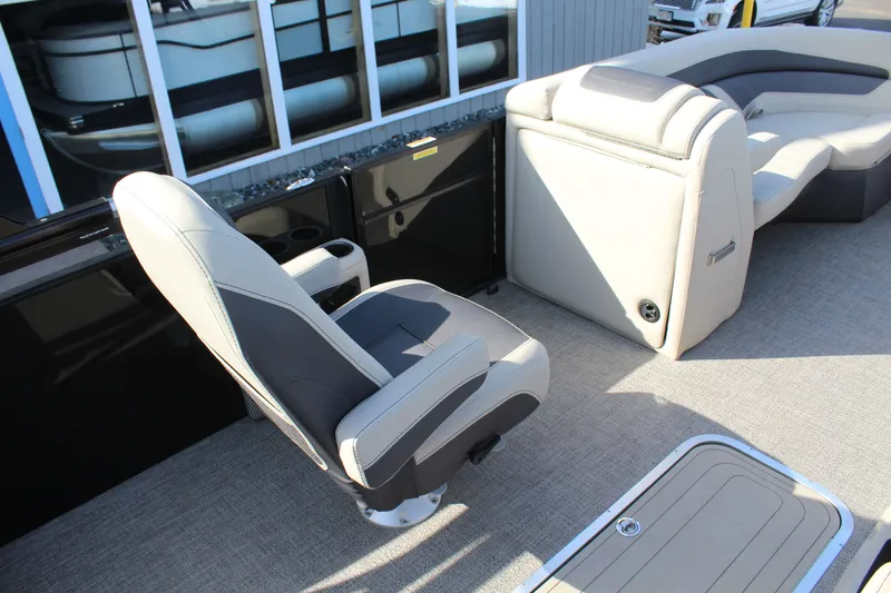 Slide: The Image of Barletta Cabrio 22UC 2023 - 16