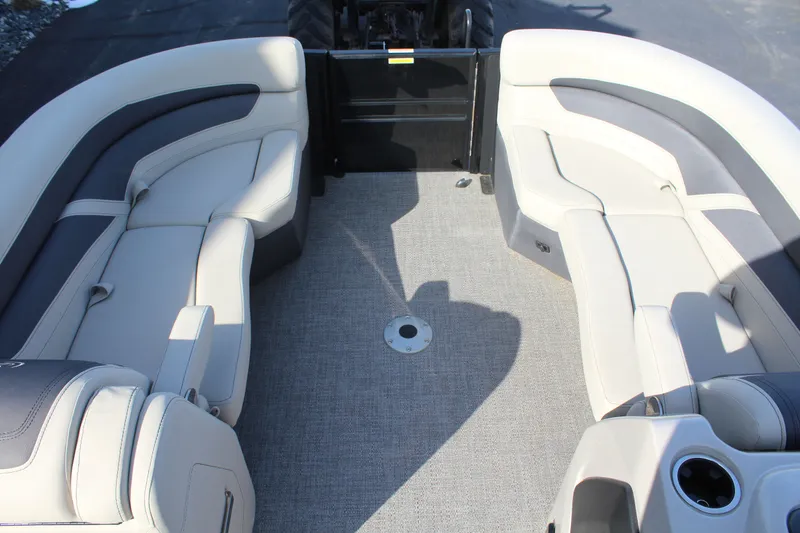 Slide: The Image of Barletta Cabrio 22UC 2023 - 18