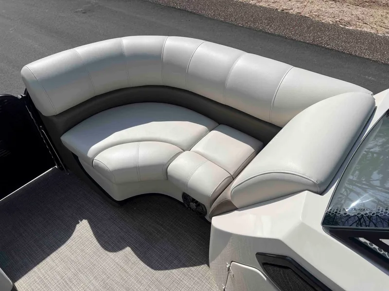 Slide: The Image of Manitou 23 Oasis VPII 2022 - 10