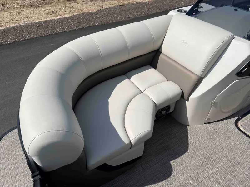 Slide: The Image of Manitou 23 Oasis VPII 2022 - 12