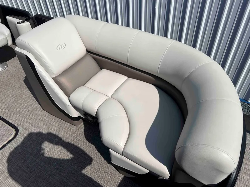 Slide: The Image of Manitou 23 Oasis VPII 2022 - 13