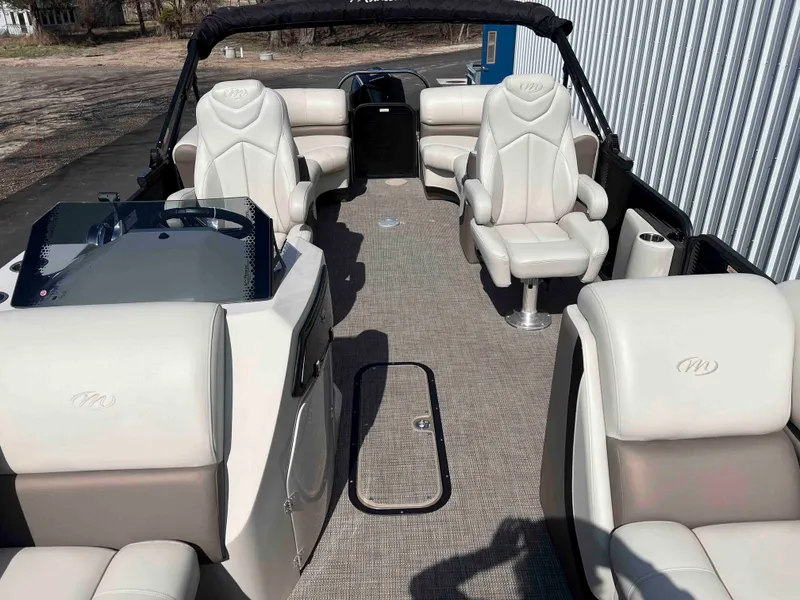 Slide: The Image of Manitou 23 Oasis VPII 2022 - 14