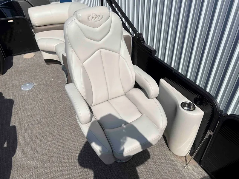 Slide: The Image of Manitou 23 Oasis VPII 2022 - 15