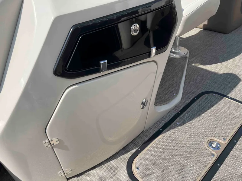 Slide: The Image of Manitou 23 Oasis VPII 2022 - 17