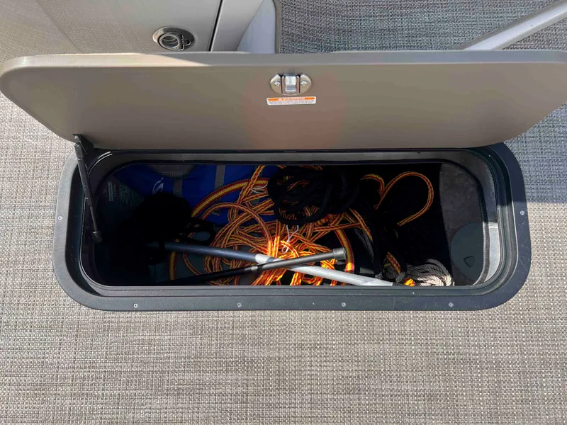 Slide: The Image of Manitou 23 Oasis VPII 2022 - 18