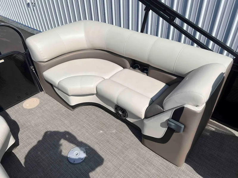 Slide: The Image of Manitou 23 Oasis VPII 2022 - 21