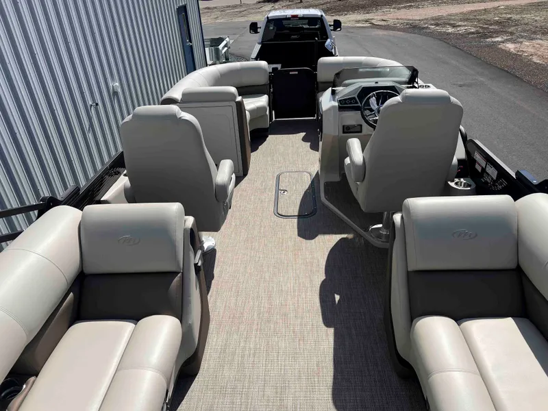 Slide: The Image of Manitou 23 Oasis VPII 2022 - 24