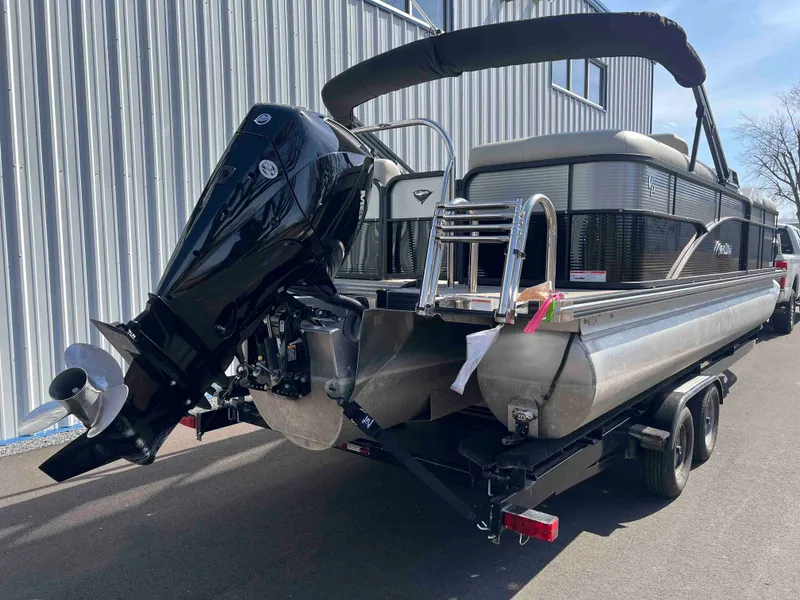 Slide: The Image of Manitou 23 Oasis VPII 2022 - 4