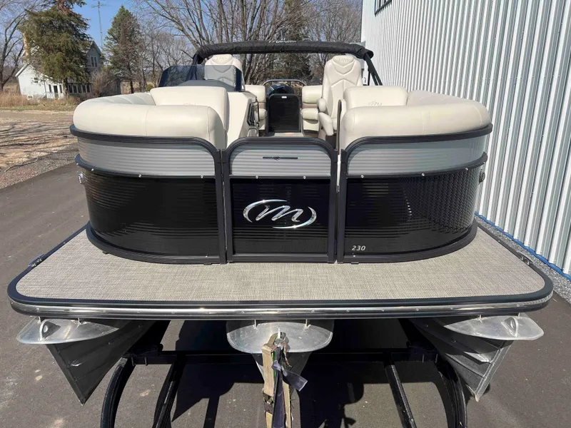 Slide: The Image of Manitou 23 Oasis VPII 2022 - 6